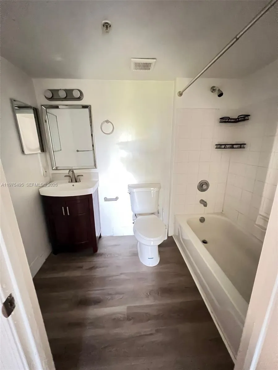 440 S Park Rd 4-202, Hollywood, Florida 33021, Hollywood, Florida 33021, 2 Bedrooms Bedrooms, ,2 BathroomsBathrooms,Residential Lease,For Rent,440 S Park Rd 4-202, Hollywood, Florida 33021,A11975495