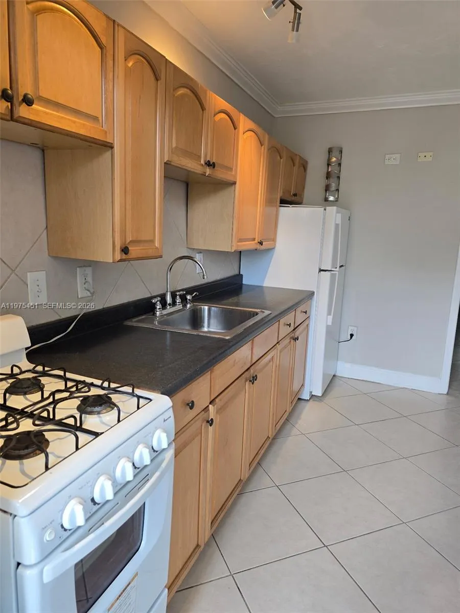 441 Collins Ave 19, Miami Beach, Florida 33139, Miami Beach, Florida 33139, 1 Bedroom Bedrooms, ,1 BathroomBathrooms,Residential Lease,For Rent,441 Collins Ave 19, Miami Beach, Florida 33139,A11975451
