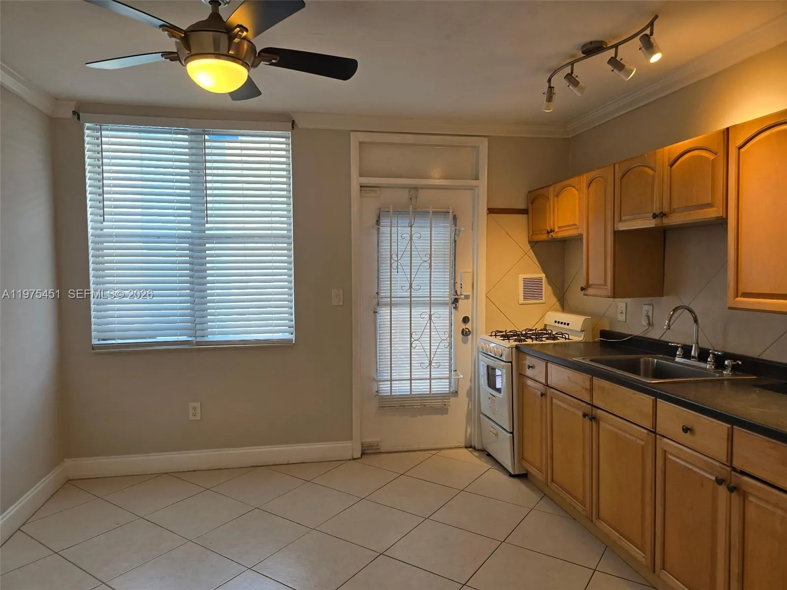 441 Collins Ave 19, Miami Beach, Florida 33139, Miami Beach, Florida 33139, 1 Bedroom Bedrooms, ,1 BathroomBathrooms,Residential Lease,For Rent,441 Collins Ave 19, Miami Beach, Florida 33139,A11975451