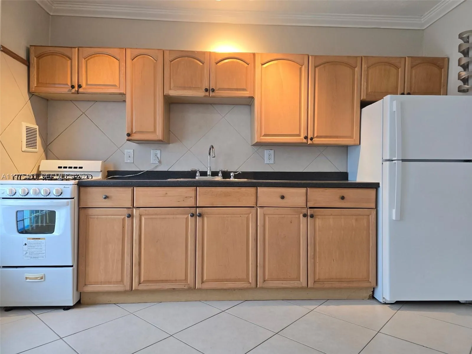 441 Collins Ave 19, Miami Beach, Florida 33139, Miami Beach, Florida 33139, 1 Bedroom Bedrooms, ,1 BathroomBathrooms,Residential Lease,For Rent,441 Collins Ave 19, Miami Beach, Florida 33139,A11975451