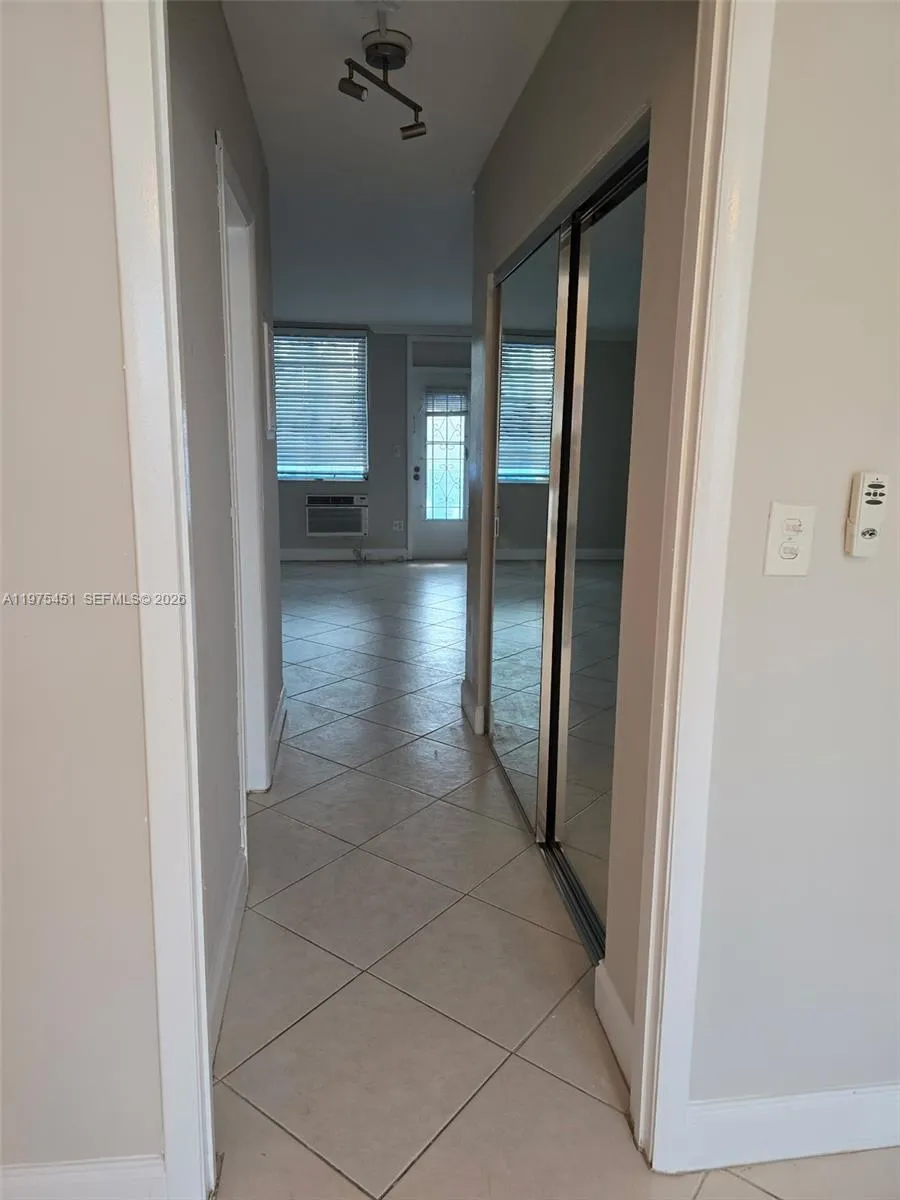 441 Collins Ave 19, Miami Beach, Florida 33139, Miami Beach, Florida 33139, 1 Bedroom Bedrooms, ,1 BathroomBathrooms,Residential Lease,For Rent,441 Collins Ave 19, Miami Beach, Florida 33139,A11975451