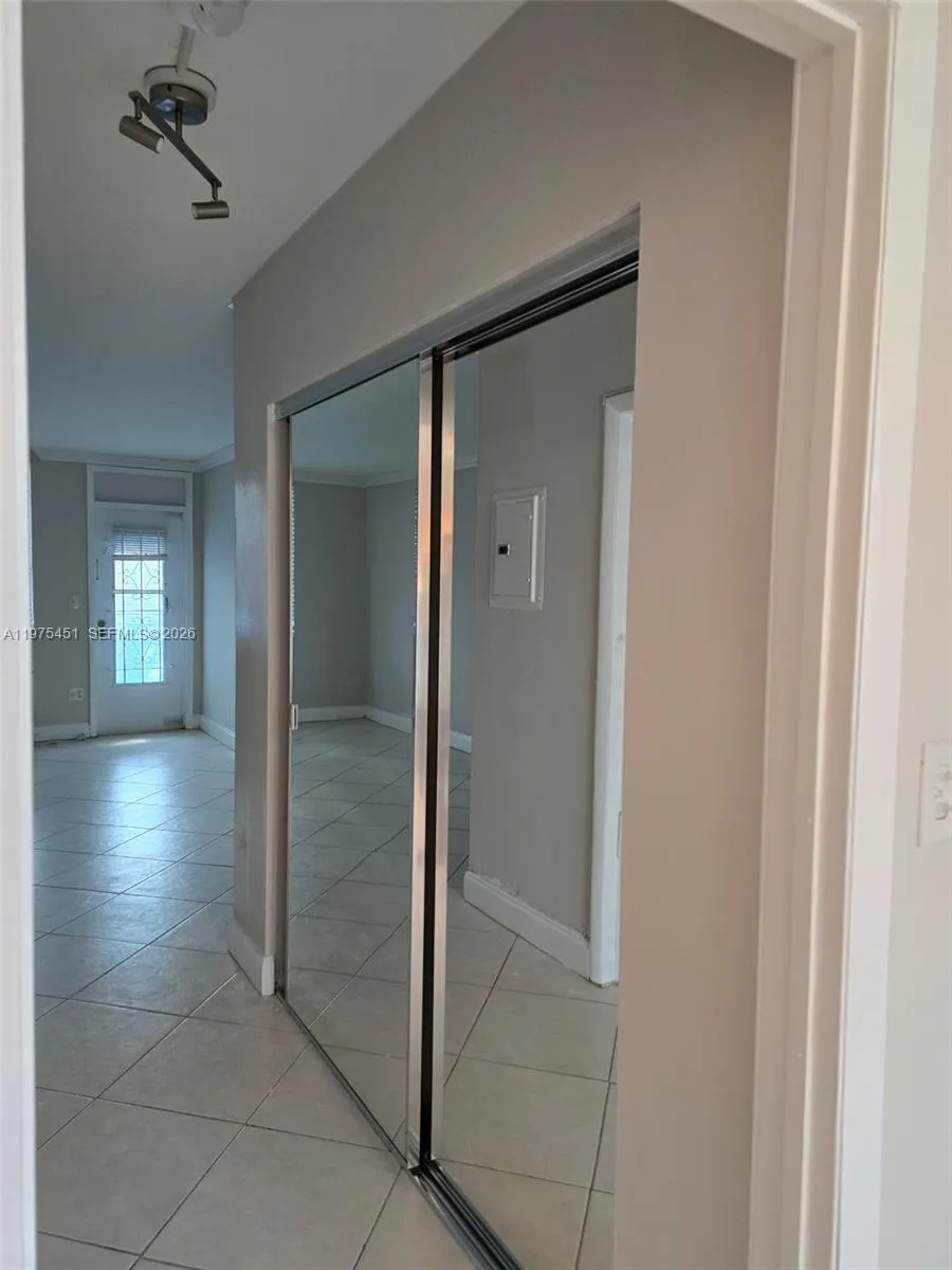 441 Collins Ave 19, Miami Beach, Florida 33139, Miami Beach, Florida 33139, 1 Bedroom Bedrooms, ,1 BathroomBathrooms,Residential Lease,For Rent,441 Collins Ave 19, Miami Beach, Florida 33139,A11975451