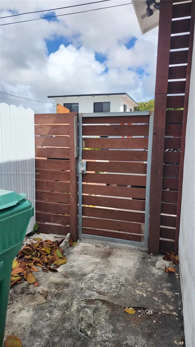 Miami, Florida 33145, 1 Bedroom Bedrooms, ,1 BathroomBathrooms,Residential Lease,For Rent,A11975519