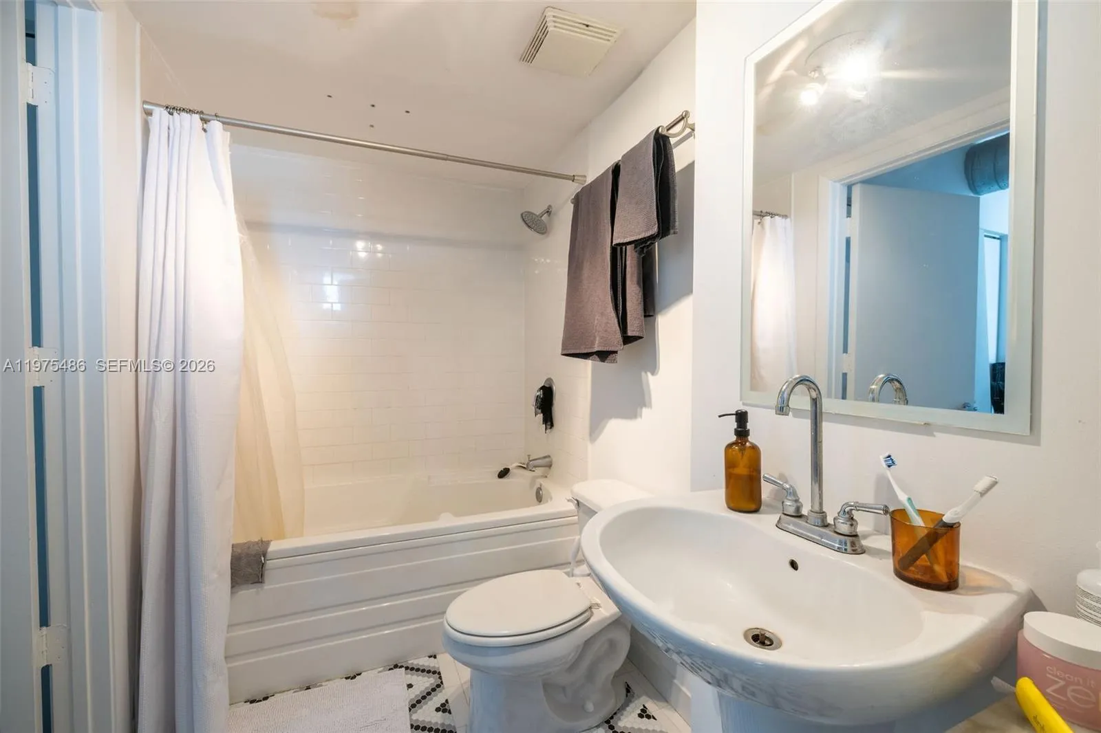 690 Sw 1st Ct 2730, Miami, Florida 33130, Miami, Florida 33130, ,1 BathroomBathrooms,Residential Lease,For Rent,690 Sw 1st Ct 2730, Miami, Florida 33130,A11975486