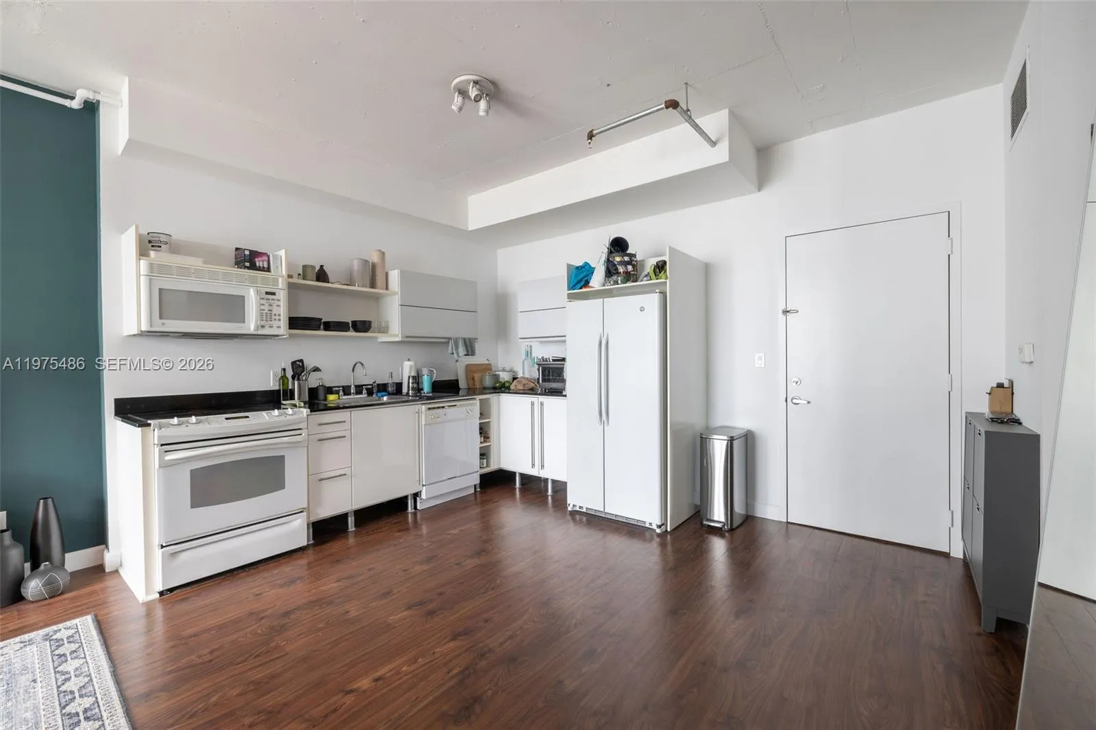 690 Sw 1st Ct 2730, Miami, Florida 33130, Miami, Florida 33130, ,1 BathroomBathrooms,Residential Lease,For Rent,690 Sw 1st Ct 2730, Miami, Florida 33130,A11975486