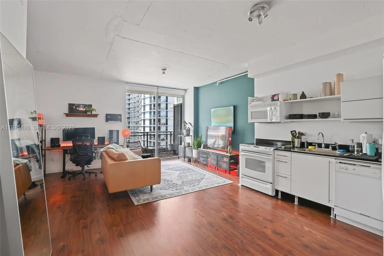 690 Sw 1st Ct 2730, Miami, Florida 33130, Miami, Florida 33130, ,1 BathroomBathrooms,Residential Lease,For Rent,690 Sw 1st Ct 2730, Miami, Florida 33130,A11975486