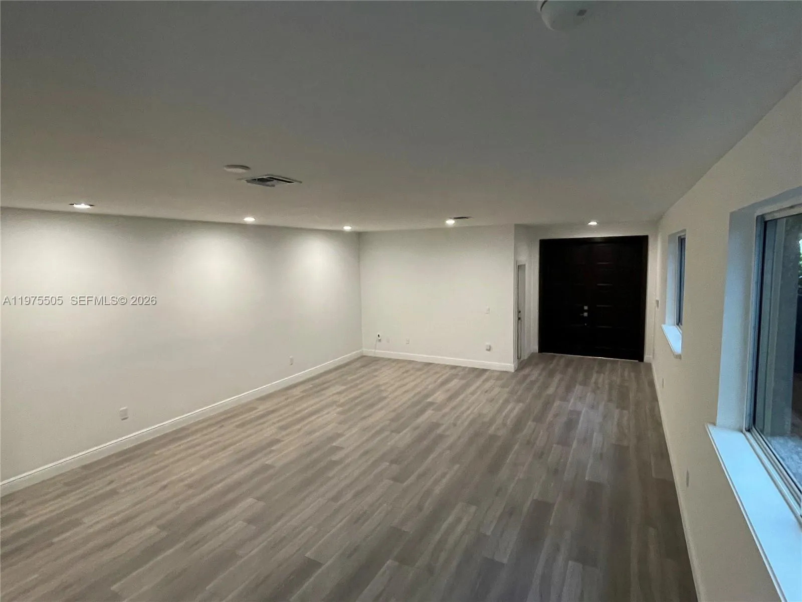 Living / Family Room 2