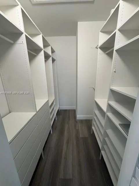 Master Walkin Closet
