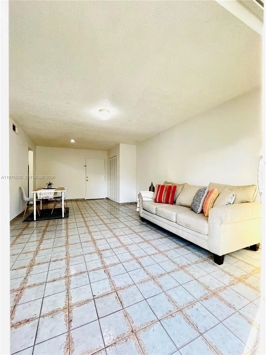 4721 Nw 7th St 102-12, Miami, Florida 33126, Miami, Florida 33126, 1 Bedroom Bedrooms, ,1 BathroomBathrooms,Residential,For Sale,4721 Nw 7th St 102-12, Miami, Florida 33126,A11975532