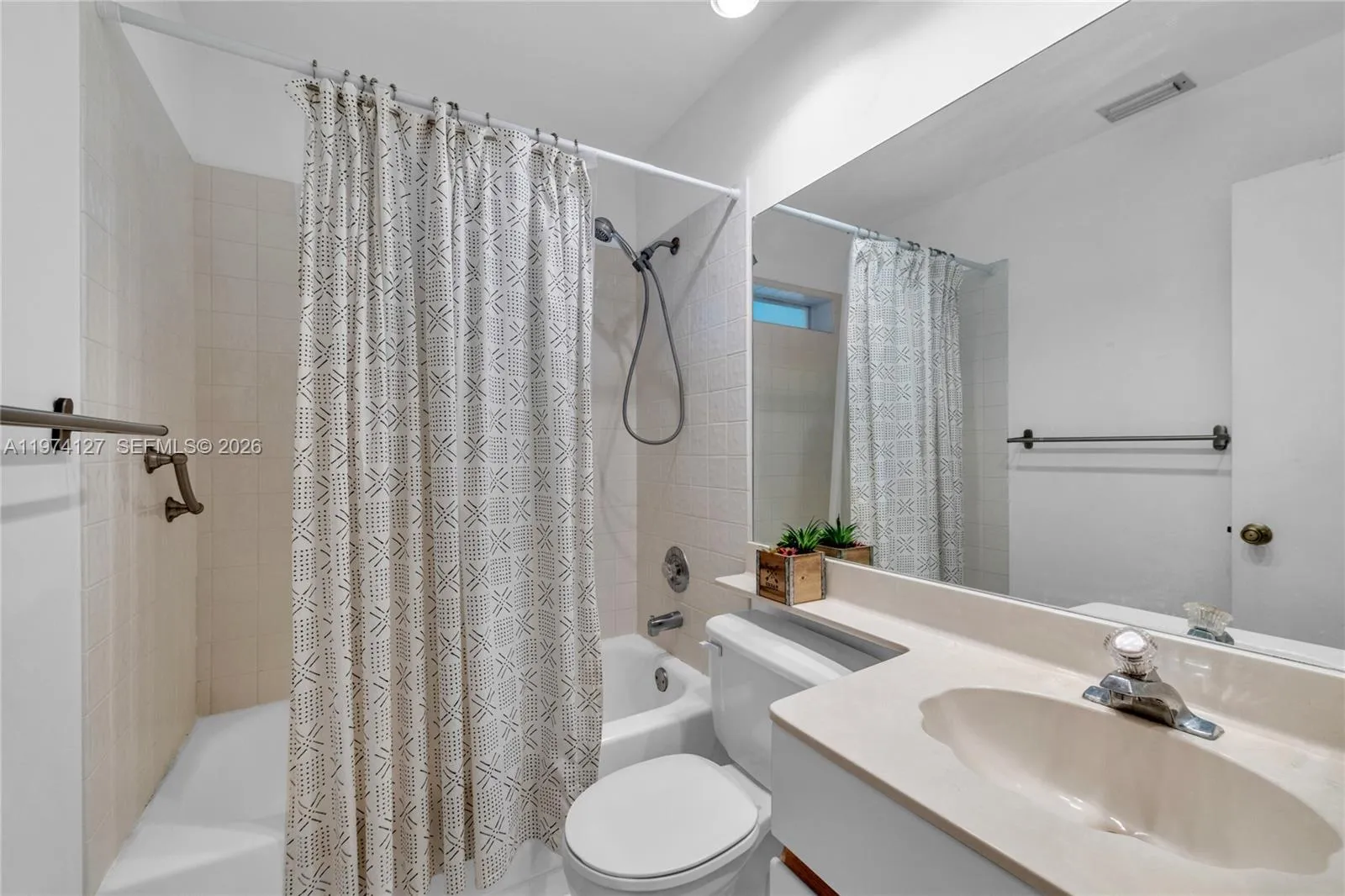 1361 Seagrape Cir, Weston, Florida 33326, Weston, Florida 33326, 3 Bedrooms Bedrooms, ,2 BathroomsBathrooms,Residential,For Sale,1361 Seagrape Cir, Weston, Florida 33326,A11974127