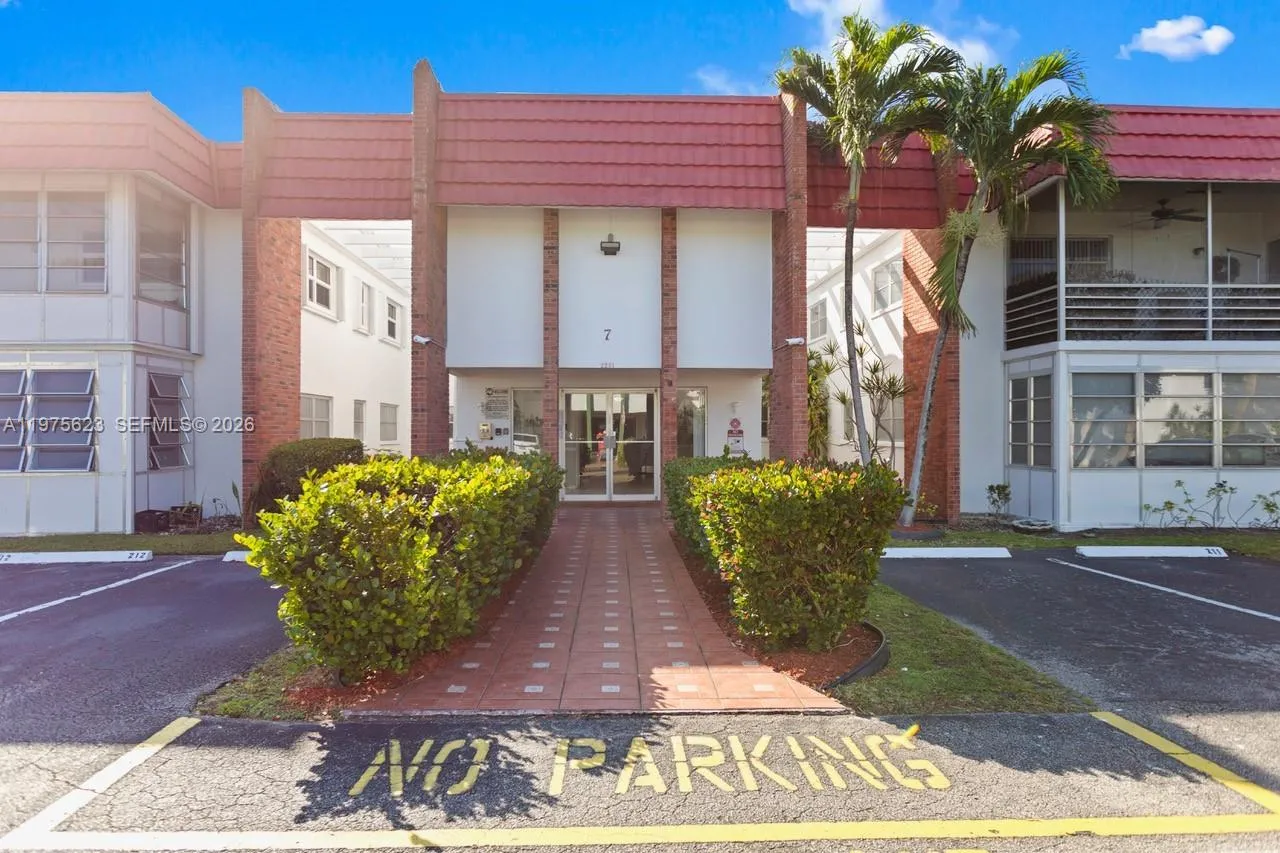 2251 Nw 48th Ter 102, Lauderhill, Florida 33313, Lauderhill, Florida 33313, 1 Bedroom Bedrooms, ,1 BathroomBathrooms,Residential Lease,For Rent,2251 Nw 48th Ter 102, Lauderhill, Florida 33313,A11975623
