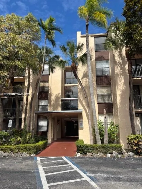 14211 N Kendall Dr 109e, Miami, Florida 33186, Miami, Florida 33186, 3 Bedrooms Bedrooms, ,2 BathroomsBathrooms,Residential Lease,For Rent,14211 N Kendall Dr 109e, Miami, Florida 33186,A11975671