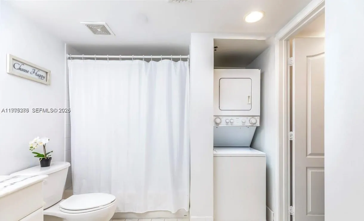 1200 Brickell Bay Dr 1808, Miami, Florida 33131, Miami, Florida 33131, 1 Bedroom Bedrooms, ,1 BathroomBathrooms,Residential Lease,For Rent,1200 Brickell Bay Dr 1808, Miami, Florida 33131,A11975388