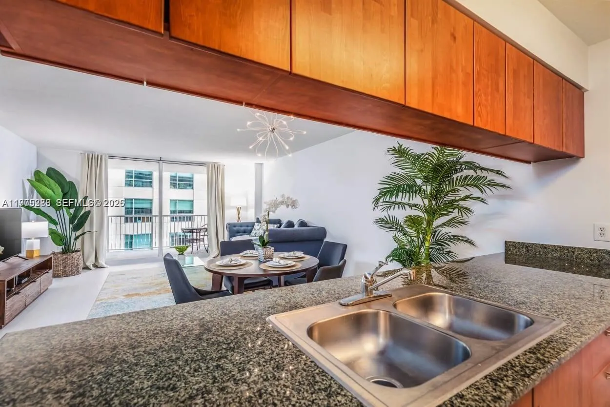 1200 Brickell Bay Dr 1808, Miami, Florida 33131, Miami, Florida 33131, 1 Bedroom Bedrooms, ,1 BathroomBathrooms,Residential Lease,For Rent,1200 Brickell Bay Dr 1808, Miami, Florida 33131,A11975388
