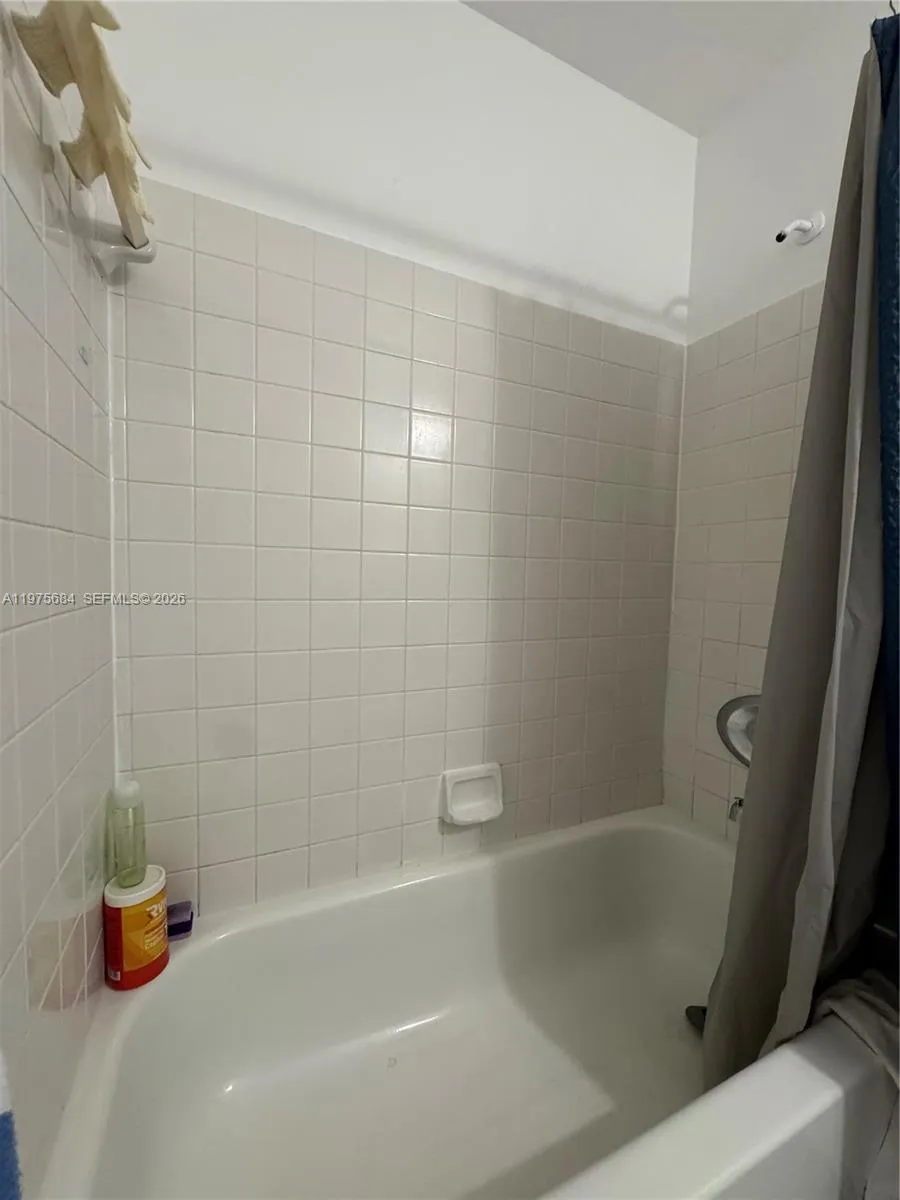 10445 Nw 11th St 201, Pembroke Pines, Florida 3302, Pembroke Pines, Florida 33026, 2 Bedrooms Bedrooms, ,2 BathroomsBathrooms,Residential Lease,For Rent,10445 Nw 11th St 201, Pembroke Pines, Florida 3302,A11975684