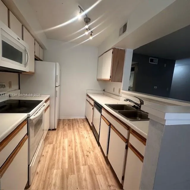 Oakland Park, Florida 33309, 1 Bedroom Bedrooms, ,1 BathroomBathrooms,Residential Lease,For Rent,A11975734