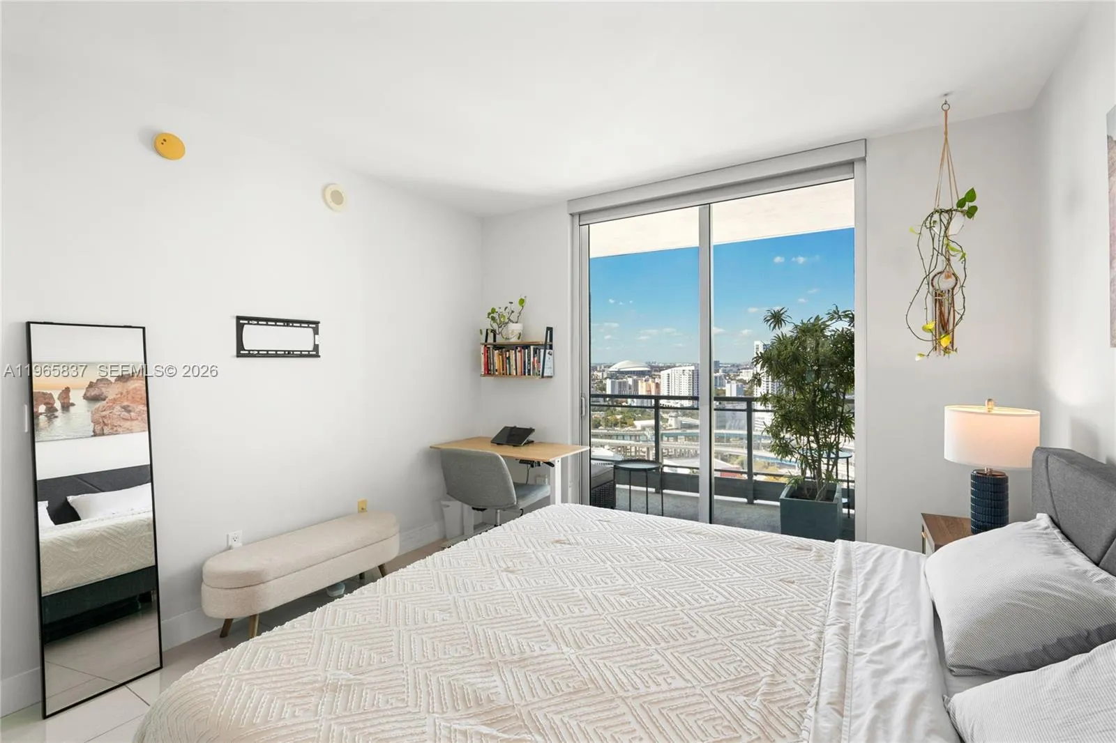 90 Sw 3rd St 2706, Miami, Florida 33130, Miami, Florida 33130, 2 Bedrooms Bedrooms, ,2 BathroomsBathrooms,Residential,For Sale,90 Sw 3rd St 2706, Miami, Florida 33130,A11965837