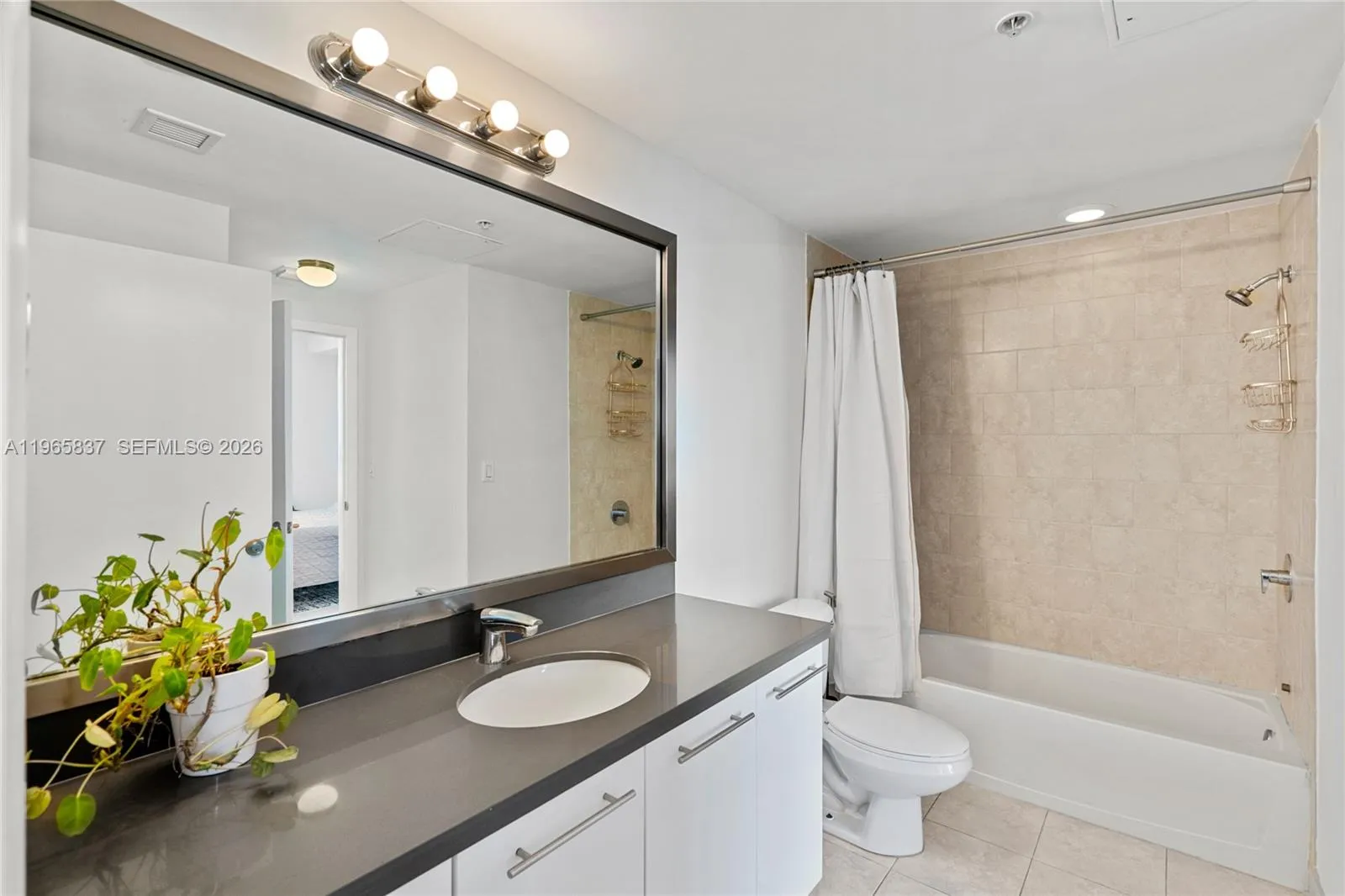 90 Sw 3rd St 2706, Miami, Florida 33130, Miami, Florida 33130, 2 Bedrooms Bedrooms, ,2 BathroomsBathrooms,Residential,For Sale,90 Sw 3rd St 2706, Miami, Florida 33130,A11965837
