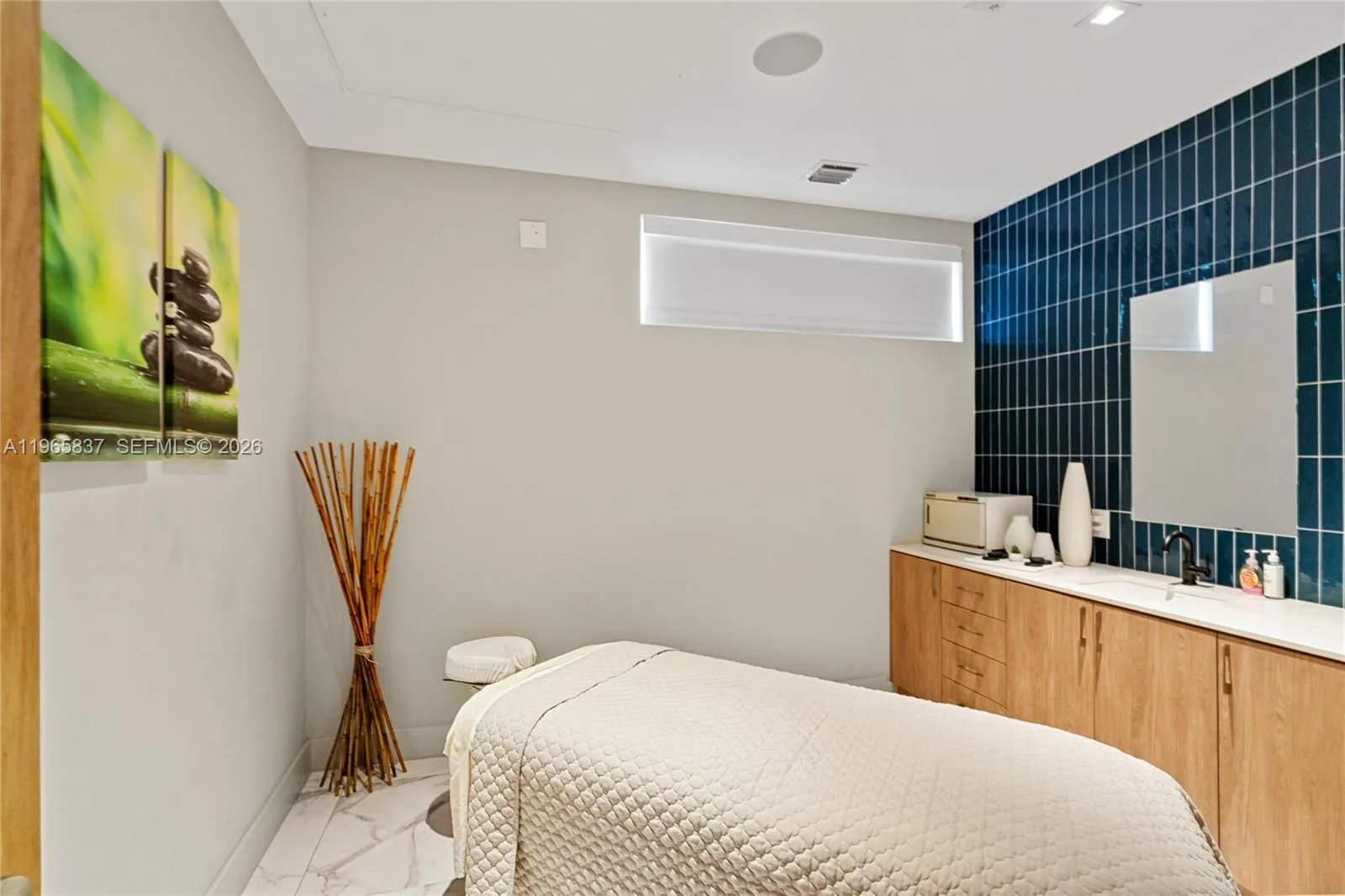 90 Sw 3rd St 2706, Miami, Florida 33130, Miami, Florida 33130, 2 Bedrooms Bedrooms, ,2 BathroomsBathrooms,Residential,For Sale,90 Sw 3rd St 2706, Miami, Florida 33130,A11965837