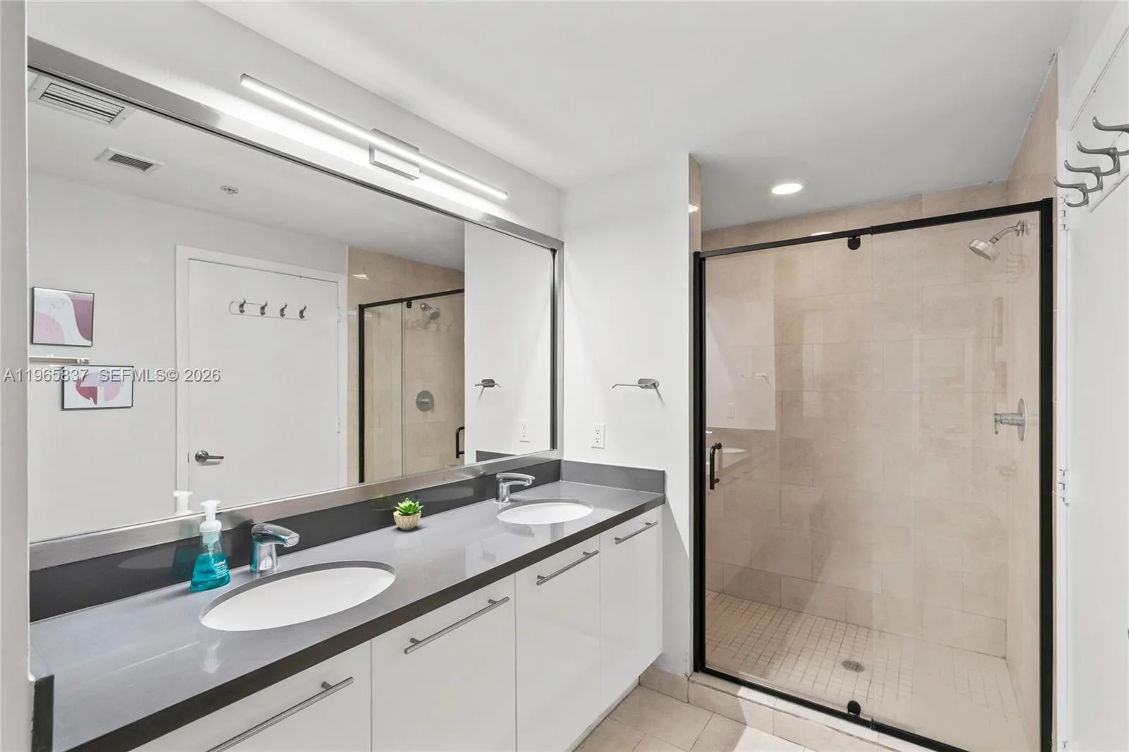 90 Sw 3rd St 2706, Miami, Florida 33130, Miami, Florida 33130, 2 Bedrooms Bedrooms, ,2 BathroomsBathrooms,Residential,For Sale,90 Sw 3rd St 2706, Miami, Florida 33130,A11965837