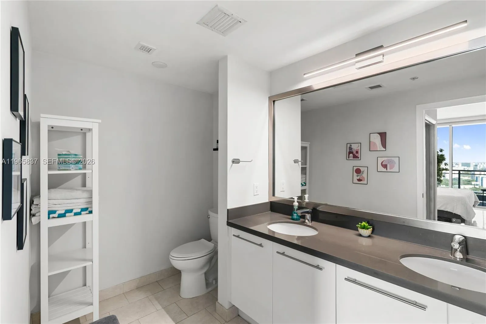 90 Sw 3rd St 2706, Miami, Florida 33130, Miami, Florida 33130, 2 Bedrooms Bedrooms, ,2 BathroomsBathrooms,Residential,For Sale,90 Sw 3rd St 2706, Miami, Florida 33130,A11965837