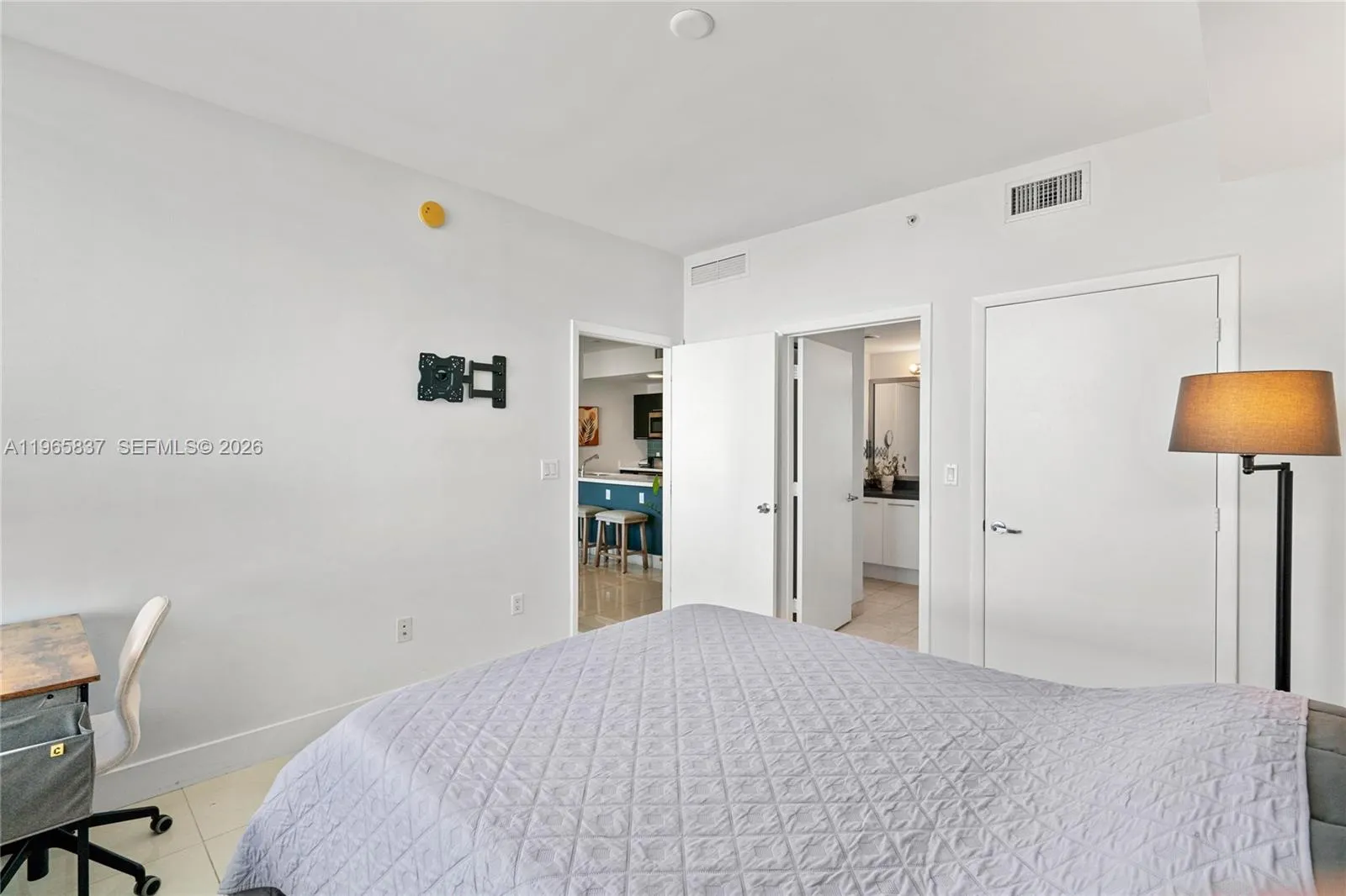 90 Sw 3rd St 2706, Miami, Florida 33130, Miami, Florida 33130, 2 Bedrooms Bedrooms, ,2 BathroomsBathrooms,Residential,For Sale,90 Sw 3rd St 2706, Miami, Florida 33130,A11965837