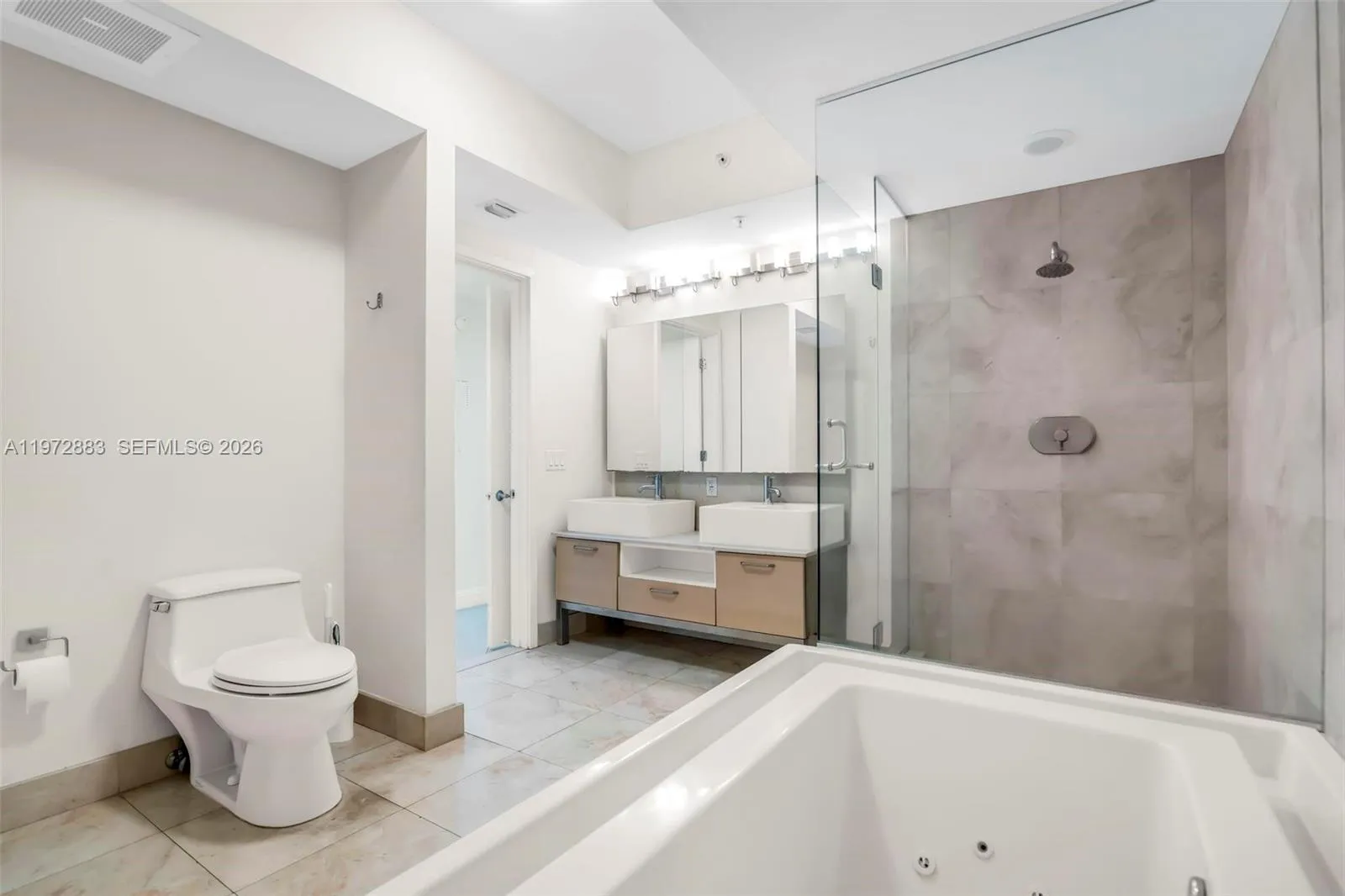 Miami, Florida 33131, 2 Bedrooms Bedrooms, ,2 BathroomsBathrooms,Residential Lease,For Rent,A11972883