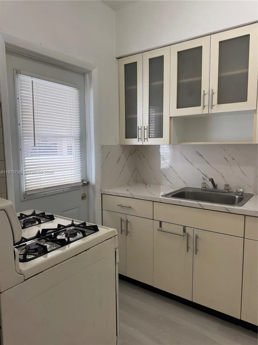 8420 Byron Ave 5, Miami Beach, Florida 33141, Miami Beach, Florida 33141, 1 Bedroom Bedrooms, ,1 BathroomBathrooms,Residential Lease,For Rent,8420 Byron Ave 5, Miami Beach, Florida 33141,A11975730