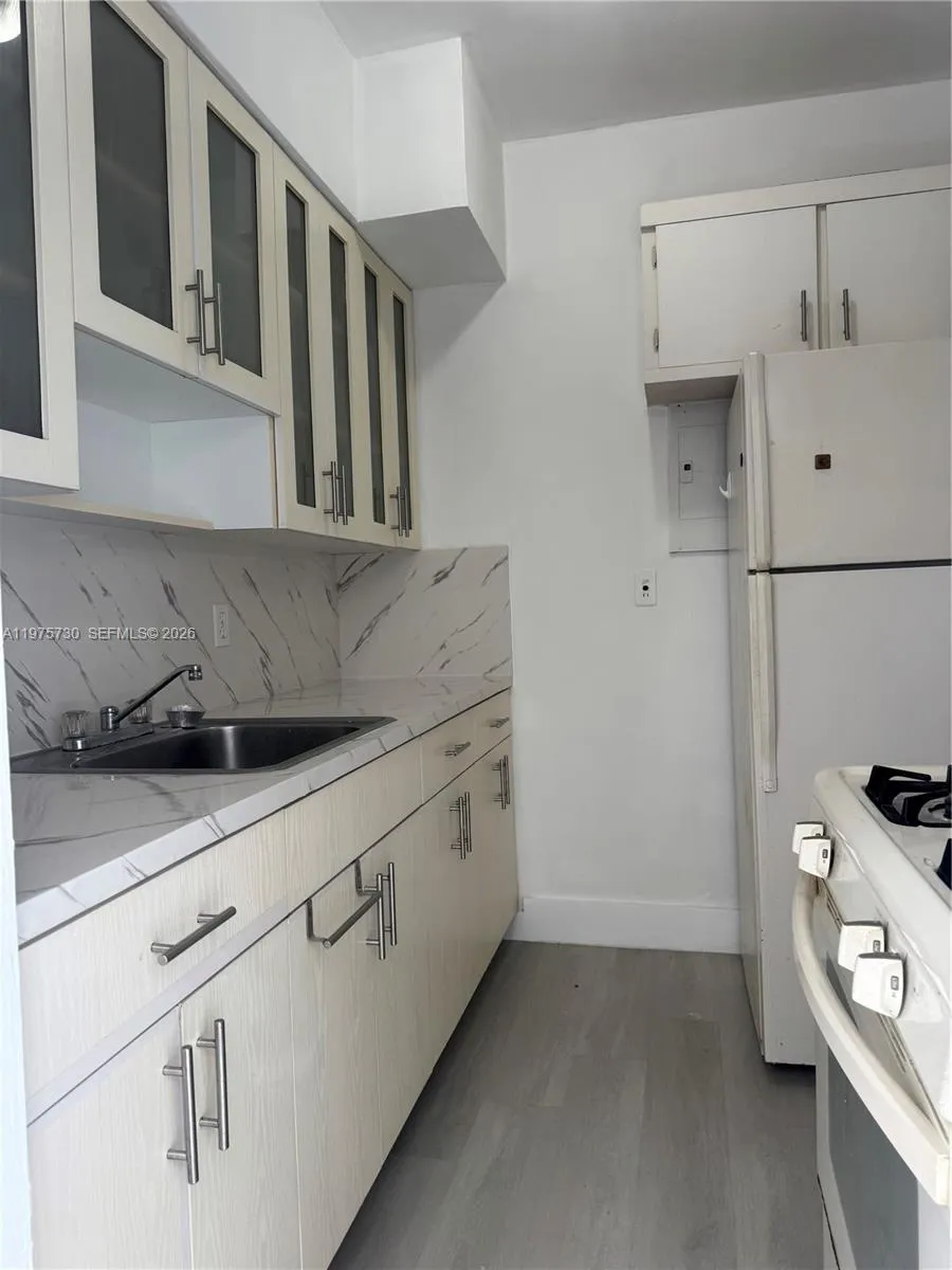 8420 Byron Ave 5, Miami Beach, Florida 33141, Miami Beach, Florida 33141, 1 Bedroom Bedrooms, ,1 BathroomBathrooms,Residential Lease,For Rent,8420 Byron Ave 5, Miami Beach, Florida 33141,A11975730