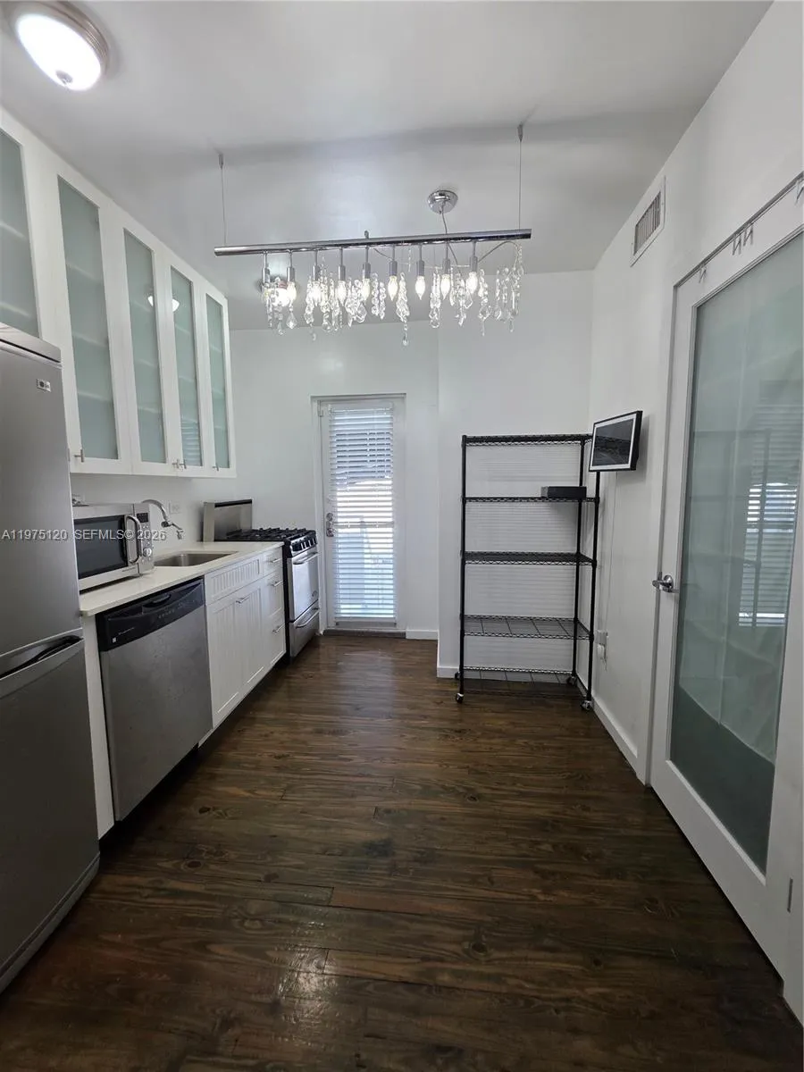 1616 Euclid Ave 12, Miami Beach, Florida 33139, Miami Beach, Florida 33139, ,1 BathroomBathrooms,Residential Lease,For Rent,1616 Euclid Ave 12, Miami Beach, Florida 33139,A11975120