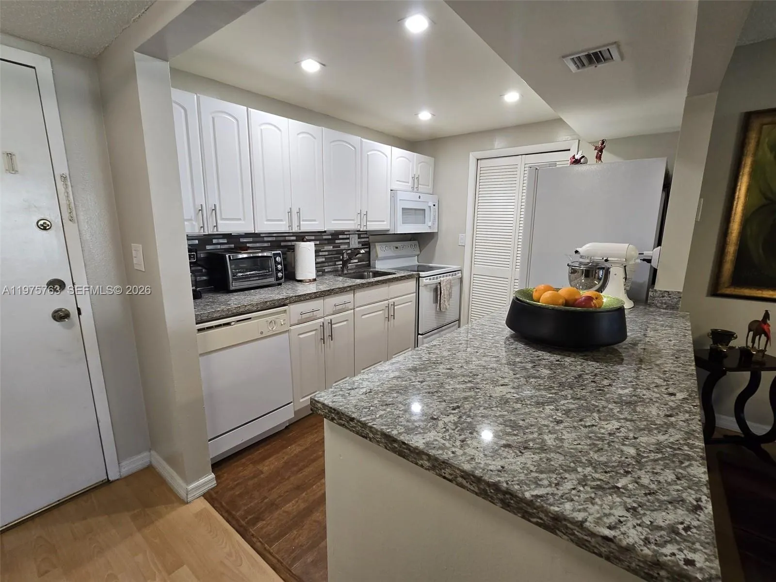 140 Lakeview Dr 111, Weston, Florida 33326, Weston, Florida 33326, 2 Bedrooms Bedrooms, ,2 BathroomsBathrooms,Residential,For Sale,140 Lakeview Dr 111, Weston, Florida 33326,A11975763