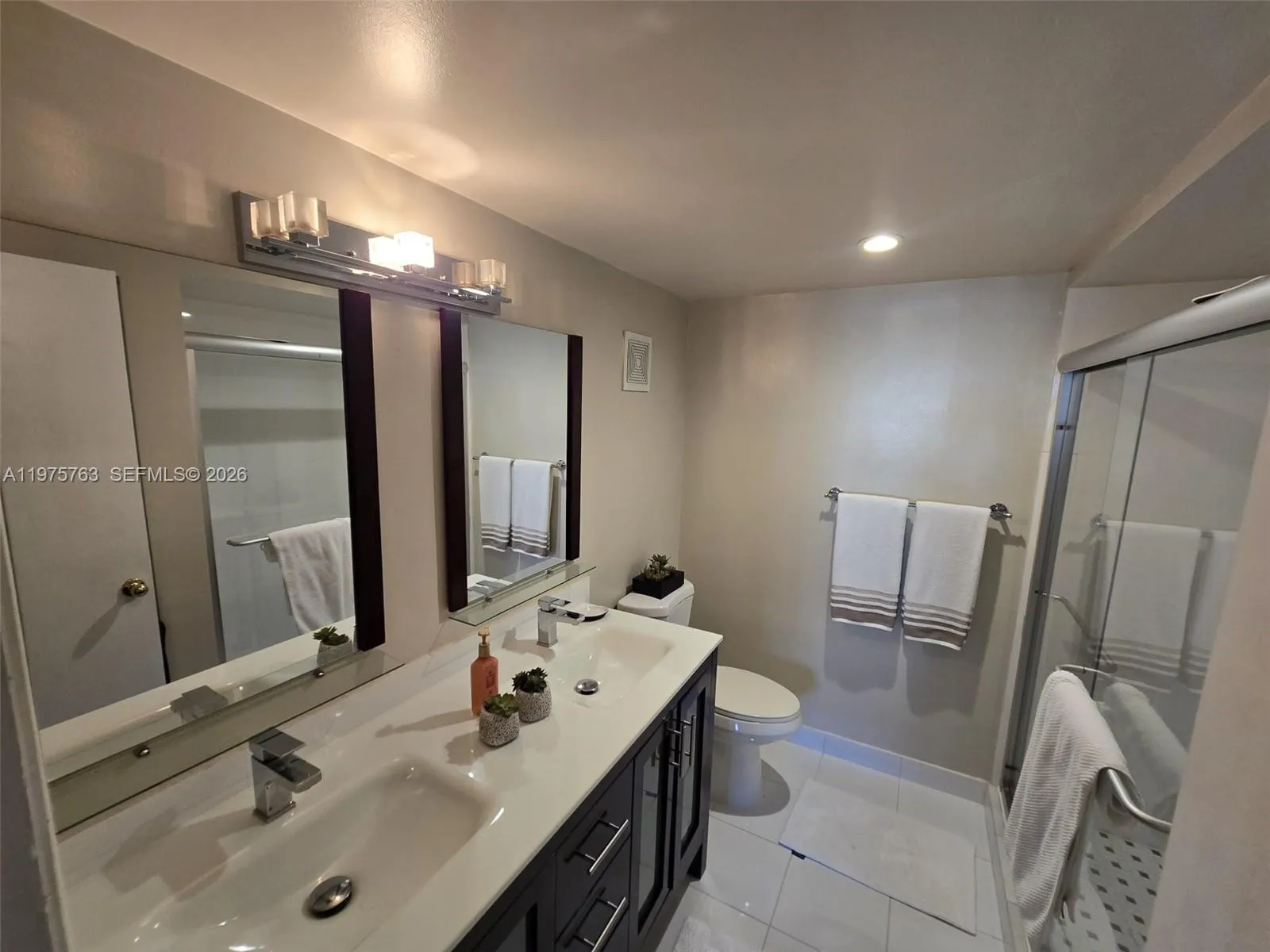 140 Lakeview Dr 111, Weston, Florida 33326, Weston, Florida 33326, 2 Bedrooms Bedrooms, ,2 BathroomsBathrooms,Residential,For Sale,140 Lakeview Dr 111, Weston, Florida 33326,A11975763