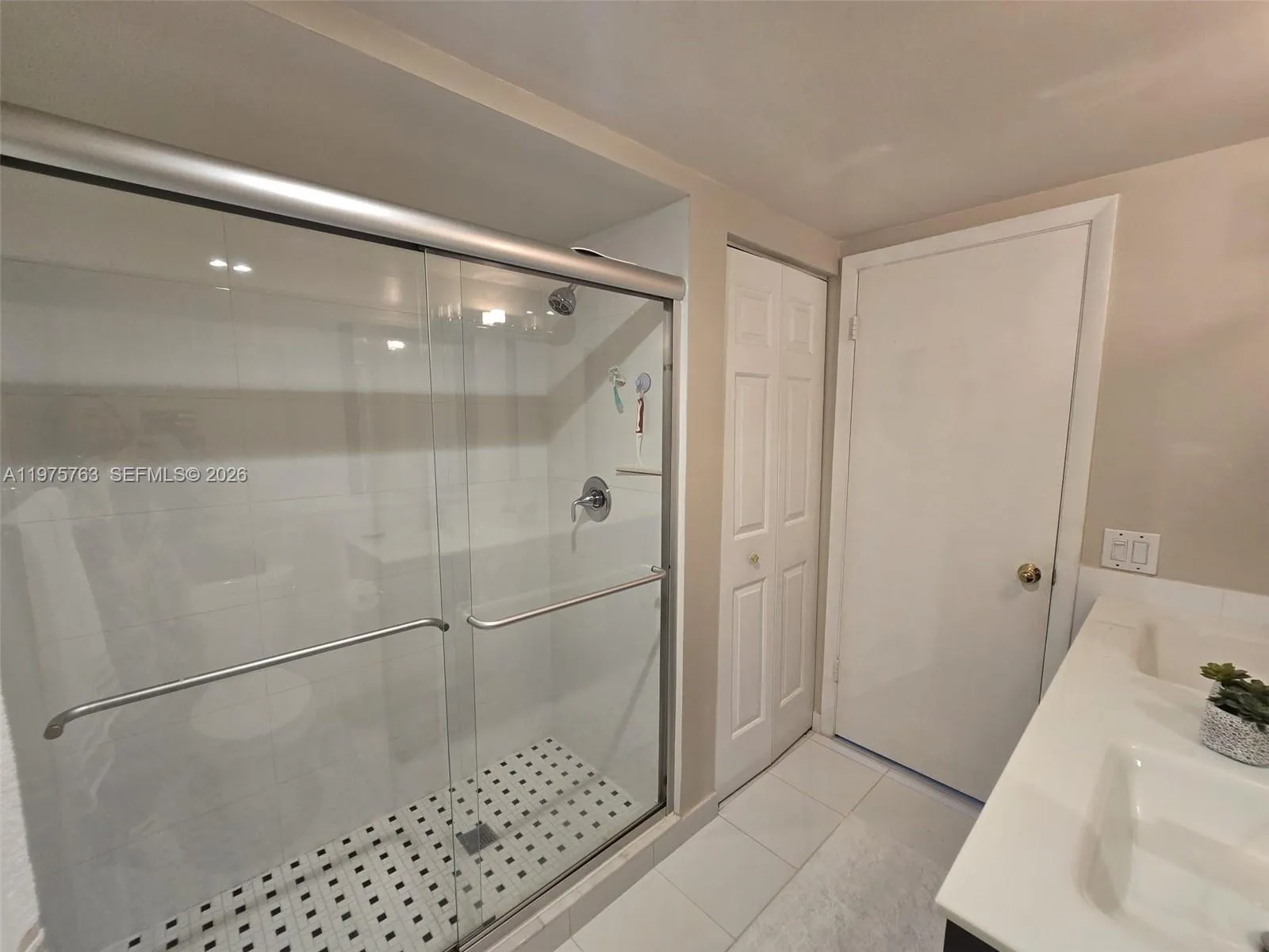 140 Lakeview Dr 111, Weston, Florida 33326, Weston, Florida 33326, 2 Bedrooms Bedrooms, ,2 BathroomsBathrooms,Residential,For Sale,140 Lakeview Dr 111, Weston, Florida 33326,A11975763