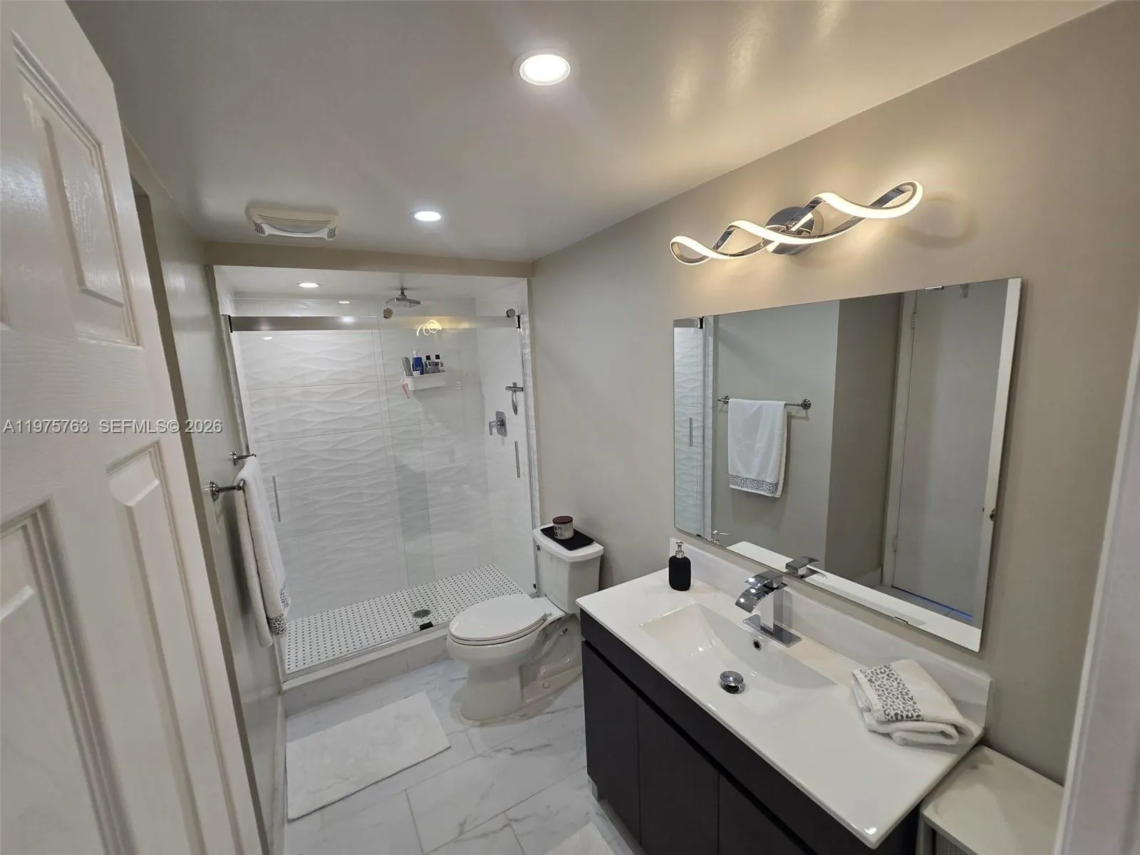 140 Lakeview Dr 111, Weston, Florida 33326, Weston, Florida 33326, 2 Bedrooms Bedrooms, ,2 BathroomsBathrooms,Residential,For Sale,140 Lakeview Dr 111, Weston, Florida 33326,A11975763