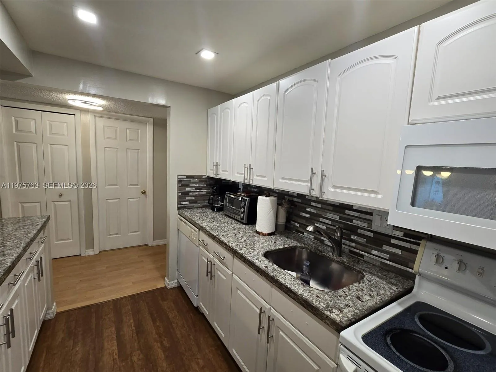 140 Lakeview Dr 111, Weston, Florida 33326, Weston, Florida 33326, 2 Bedrooms Bedrooms, ,2 BathroomsBathrooms,Residential,For Sale,140 Lakeview Dr 111, Weston, Florida 33326,A11975763