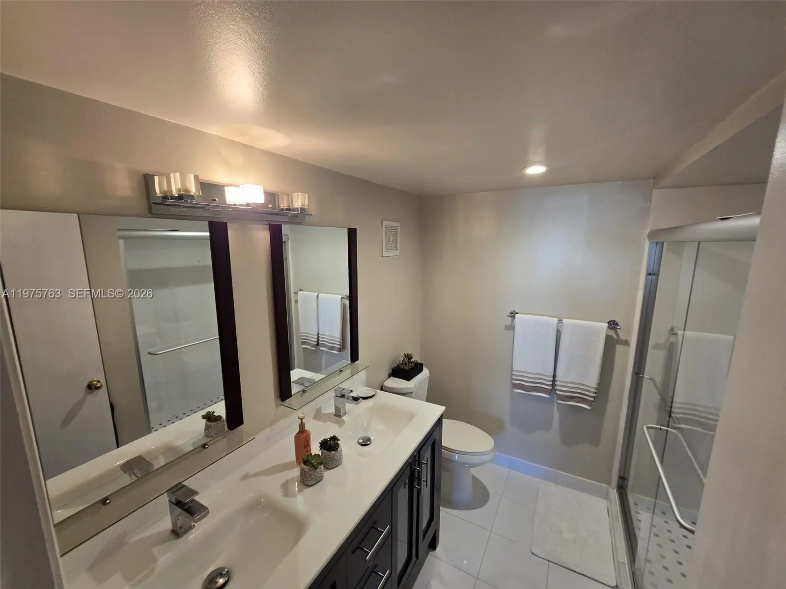 140 Lakeview Dr 111, Weston, Florida 33326, Weston, Florida 33326, 2 Bedrooms Bedrooms, ,2 BathroomsBathrooms,Residential,For Sale,140 Lakeview Dr 111, Weston, Florida 33326,A11975763