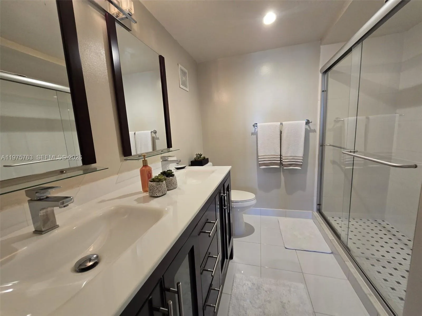 140 Lakeview Dr 111, Weston, Florida 33326, Weston, Florida 33326, 2 Bedrooms Bedrooms, ,2 BathroomsBathrooms,Residential,For Sale,140 Lakeview Dr 111, Weston, Florida 33326,A11975763