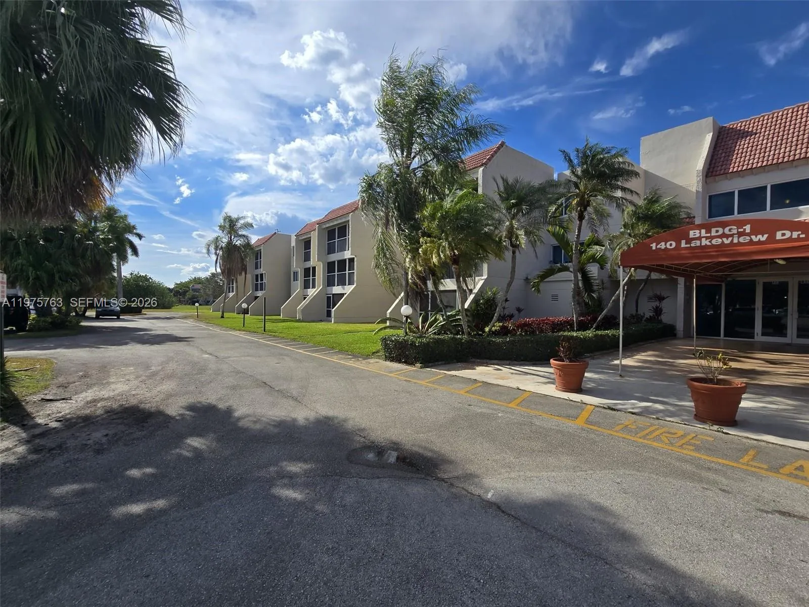 140 Lakeview Dr 111, Weston, Florida 33326, Weston, Florida 33326, 2 Bedrooms Bedrooms, ,2 BathroomsBathrooms,Residential,For Sale,140 Lakeview Dr 111, Weston, Florida 33326,A11975763