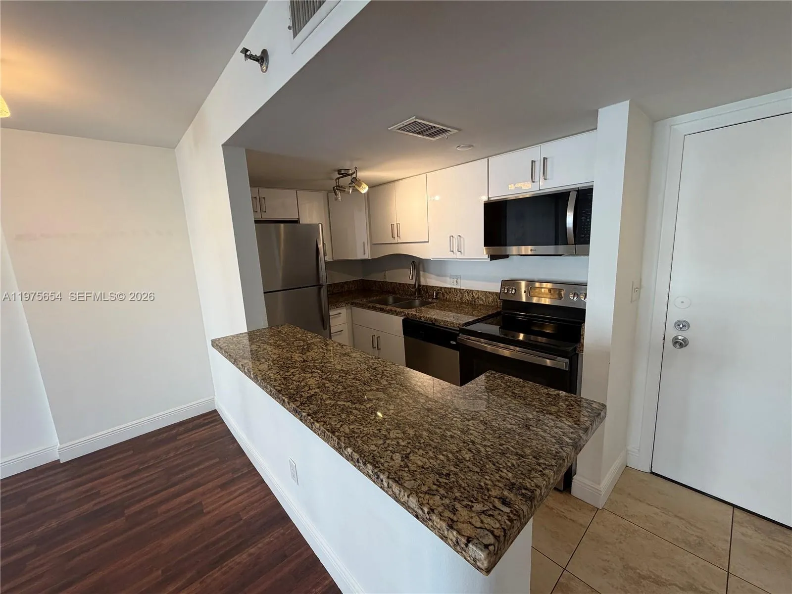 770 Claughton Island Dr 707, Miami, Florida 33131, Miami, Florida 33131, 1 Bedroom Bedrooms, ,1 BathroomBathrooms,Residential Lease,For Rent,770 Claughton Island Dr 707, Miami, Florida 33131,A11975654