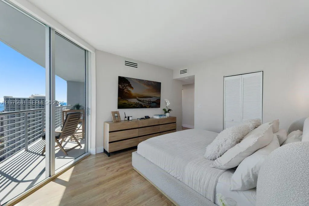 335 S Biscayne Blvd 3012, Miami, Florida 33131, Miami, Florida 33131, 3 Bedrooms Bedrooms, ,2 BathroomsBathrooms,Residential,For Sale,335 S Biscayne Blvd 3012, Miami, Florida 33131,A11975681