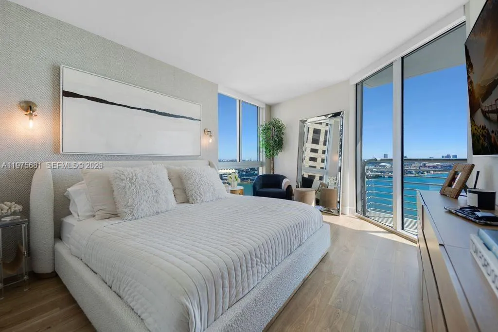 335 S Biscayne Blvd 3012, Miami, Florida 33131, Miami, Florida 33131, 3 Bedrooms Bedrooms, ,2 BathroomsBathrooms,Residential,For Sale,335 S Biscayne Blvd 3012, Miami, Florida 33131,A11975681