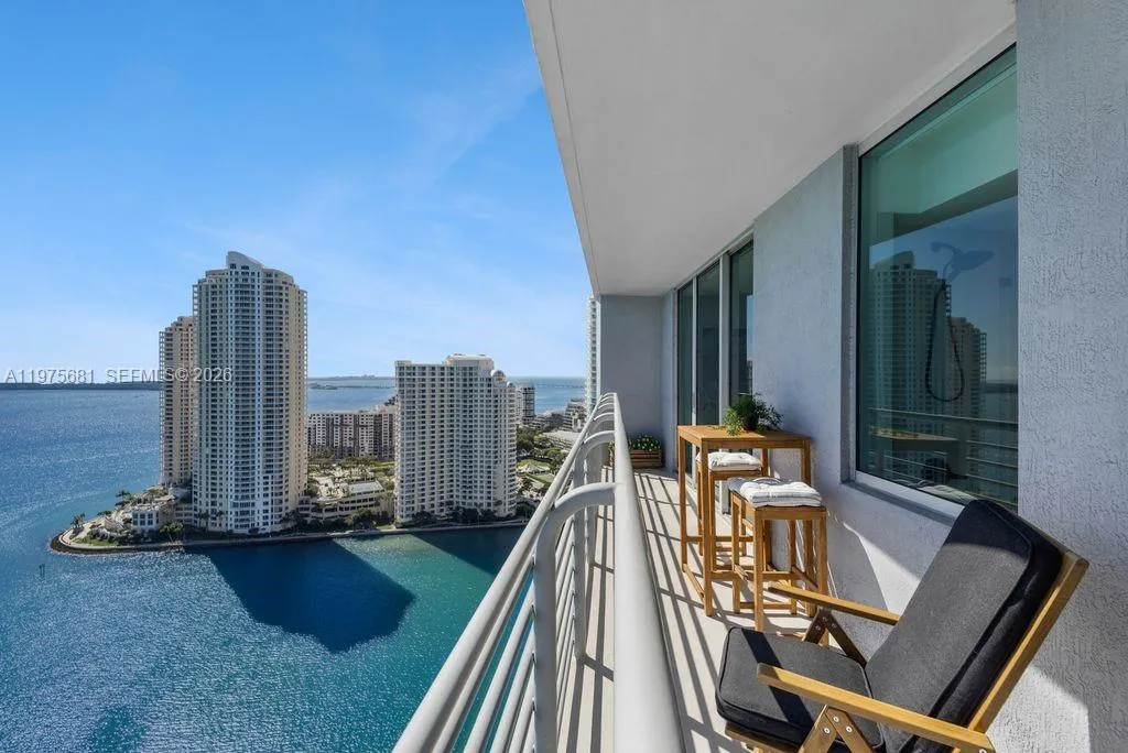 335 S Biscayne Blvd 3012, Miami, Florida 33131, Miami, Florida 33131, 3 Bedrooms Bedrooms, ,2 BathroomsBathrooms,Residential,For Sale,335 S Biscayne Blvd 3012, Miami, Florida 33131,A11975681