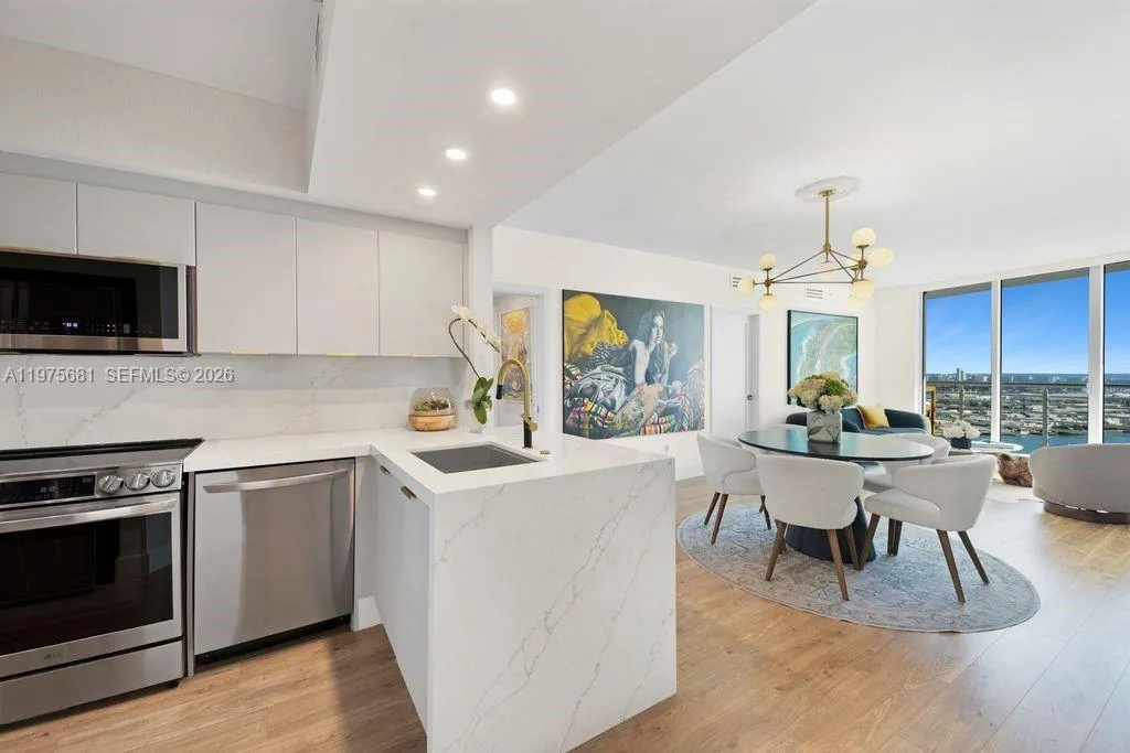 335 S Biscayne Blvd 3012, Miami, Florida 33131, Miami, Florida 33131, 3 Bedrooms Bedrooms, ,2 BathroomsBathrooms,Residential,For Sale,335 S Biscayne Blvd 3012, Miami, Florida 33131,A11975681