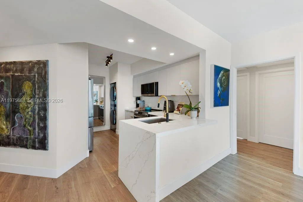 335 S Biscayne Blvd 3012, Miami, Florida 33131, Miami, Florida 33131, 3 Bedrooms Bedrooms, ,2 BathroomsBathrooms,Residential,For Sale,335 S Biscayne Blvd 3012, Miami, Florida 33131,A11975681