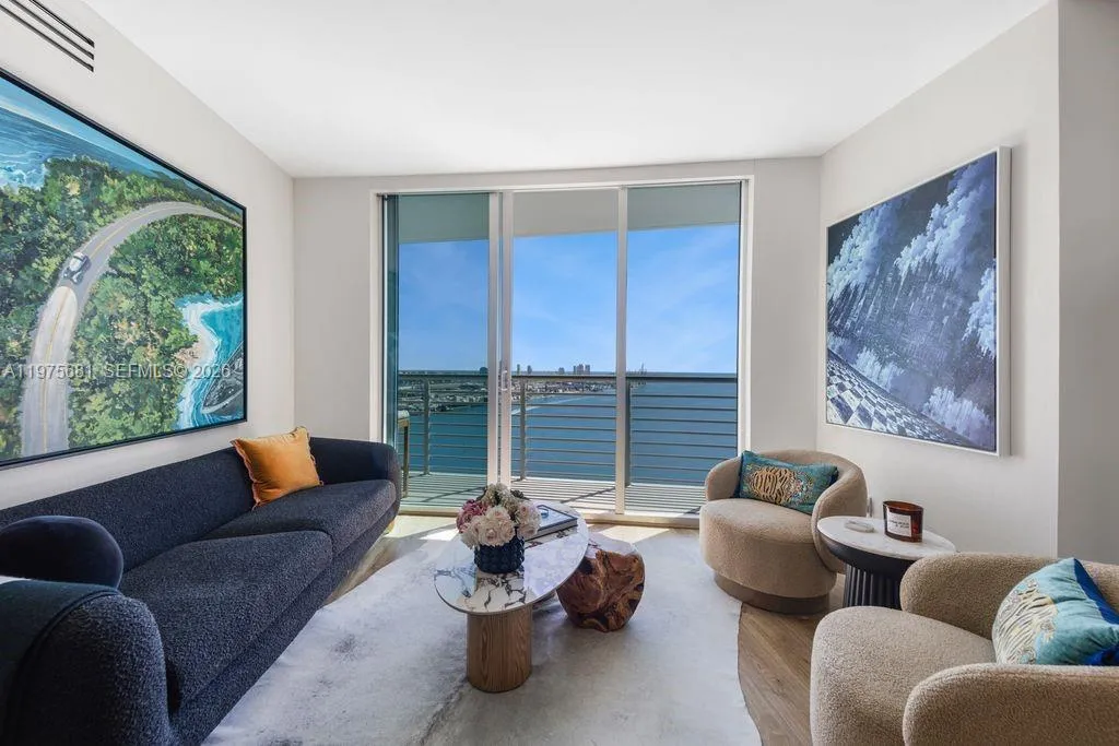 335 S Biscayne Blvd 3012, Miami, Florida 33131, Miami, Florida 33131, 3 Bedrooms Bedrooms, ,2 BathroomsBathrooms,Residential,For Sale,335 S Biscayne Blvd 3012, Miami, Florida 33131,A11975681