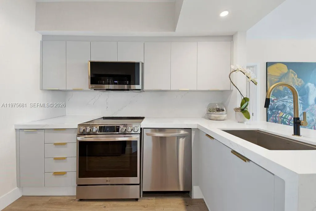 335 S Biscayne Blvd 3012, Miami, Florida 33131, Miami, Florida 33131, 3 Bedrooms Bedrooms, ,2 BathroomsBathrooms,Residential,For Sale,335 S Biscayne Blvd 3012, Miami, Florida 33131,A11975681