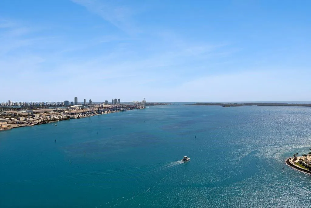 335 S Biscayne Blvd 3012, Miami, Florida 33131, Miami, Florida 33131, 3 Bedrooms Bedrooms, ,2 BathroomsBathrooms,Residential,For Sale,335 S Biscayne Blvd 3012, Miami, Florida 33131,A11975681