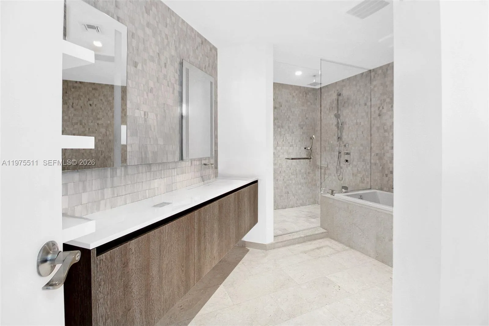 68 Se 6th St 2612, Miami, Florida 33131, Miami, Florida 33131, 2 Bedrooms Bedrooms, ,2 BathroomsBathrooms,Residential,For Sale,68 Se 6th St 2612, Miami, Florida 33131,A11975511