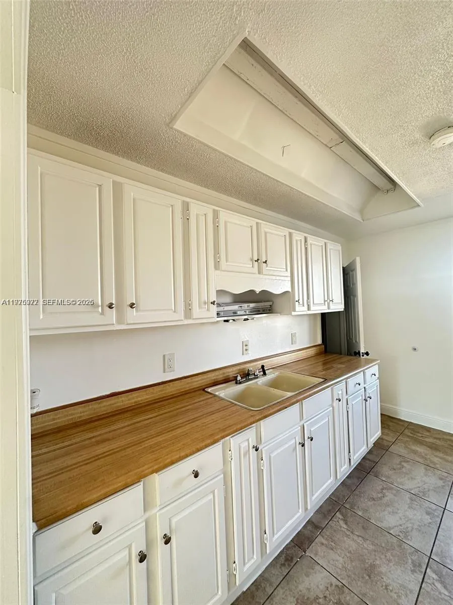 720 Sw 7th Ave 2, Hallandale Beach, Florida 33009, Hallandale Beach, Florida 33009, 2 Bedrooms Bedrooms, ,1 BathroomBathrooms,Residential Lease,For Rent,720 Sw 7th Ave 2, Hallandale Beach, Florida 33009,A11975972