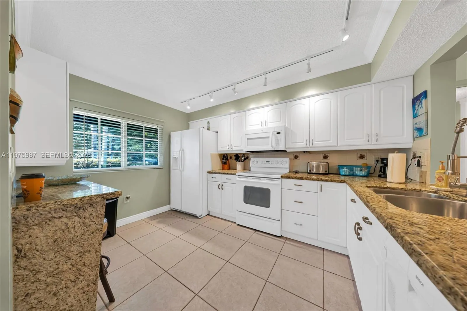4040 Crystal Lake Dr 105, Deerfield Beach, Florida, Deerfield Beach, Florida 33064, 2 Bedrooms Bedrooms, ,2 BathroomsBathrooms,Residential Lease,For Rent,4040 Crystal Lake Dr 105, Deerfield Beach, Florida,A11975987